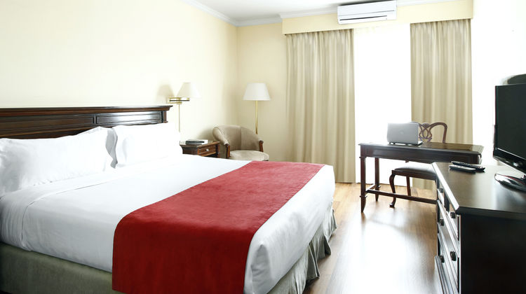 Cyan Americas Towers Hotel Room