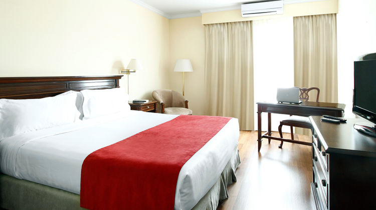 Cyan Americas Towers Hotel Room