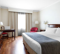 Cyan Americas Towers Hotel Room