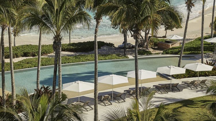 Four Seasons Resort & Residences Pool