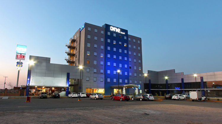One Queretaro Aeropuerto Exterior