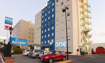 One Queretaro Plaza Galerias