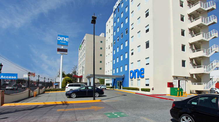 One Queretaro Plaza Galerias Exterior