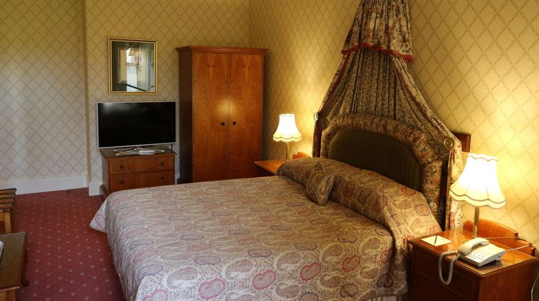 <b>Glengarry Castle Hotel Room</b>. Images powered by <a href="https://www.leonardoworldwide.com/" title="Leonardo Worldwide" target="_blank">Leonardo</a>.