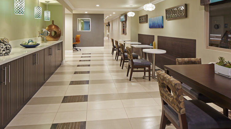 Eden Roc Inn & Suites Suite