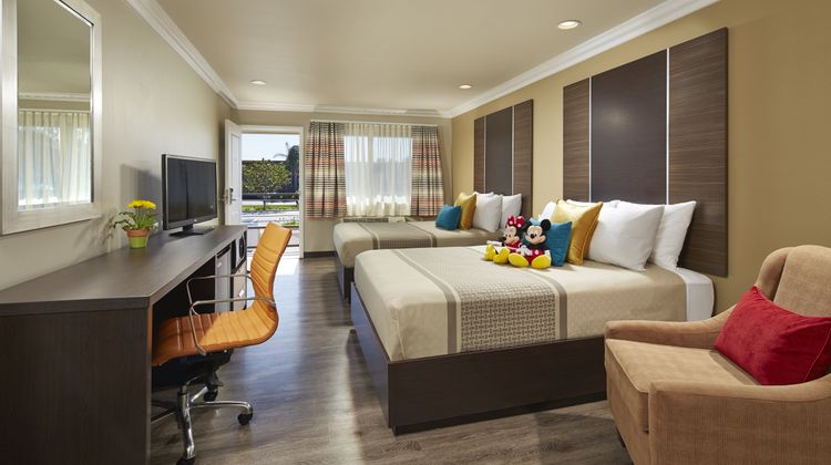 Eden Roc Inn & Suites Room