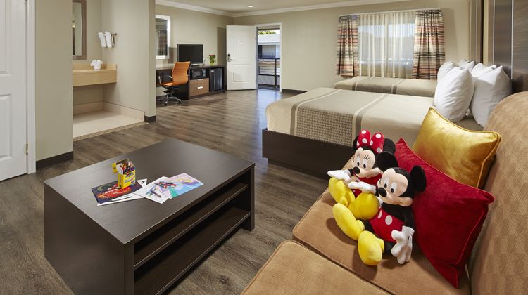Eden Roc Inn & Suites Suite