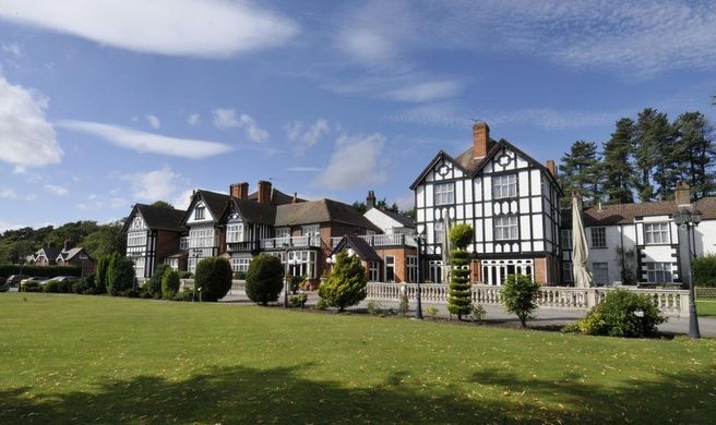 The Golf Hotel Exterior