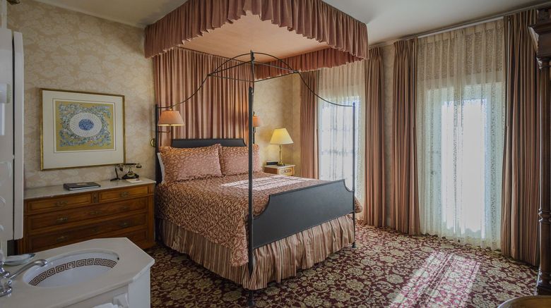 <b>Mendocino Hotel Room</b>. Images powered by <a href="https://www.leonardoworldwide.com/" title="Leonardo Worldwide" target="_blank">Leonardo</a>.