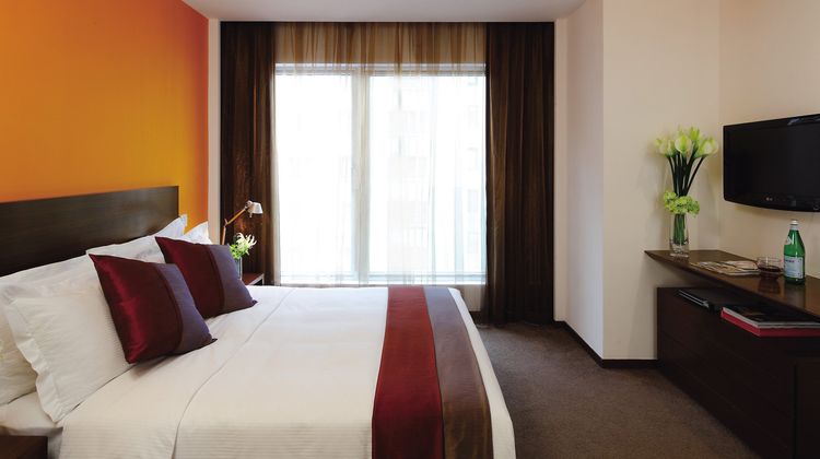 Dash Living on Prat Room