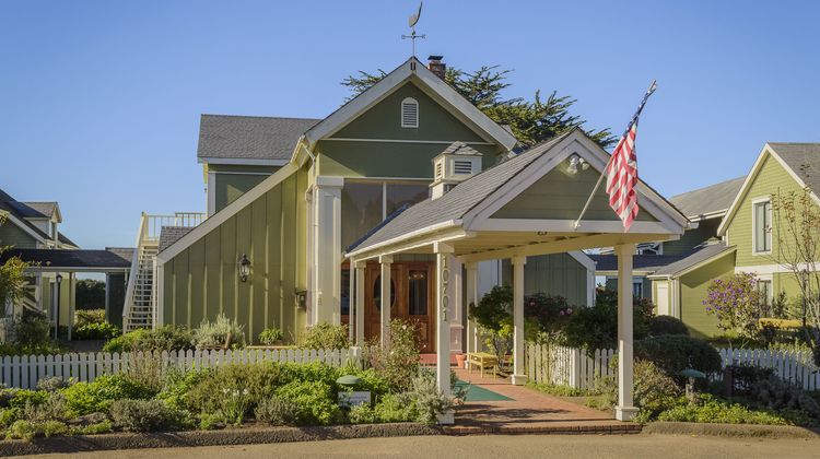 Hill House Inn Exterior