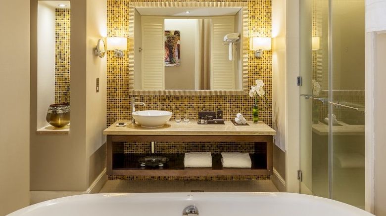 <b>The Tower Plaza Hotel Room</b>. Images powered by <a href="https://www.leonardoworldwide.com/" title="Leonardo Worldwide" target="_blank">Leonardo</a>.