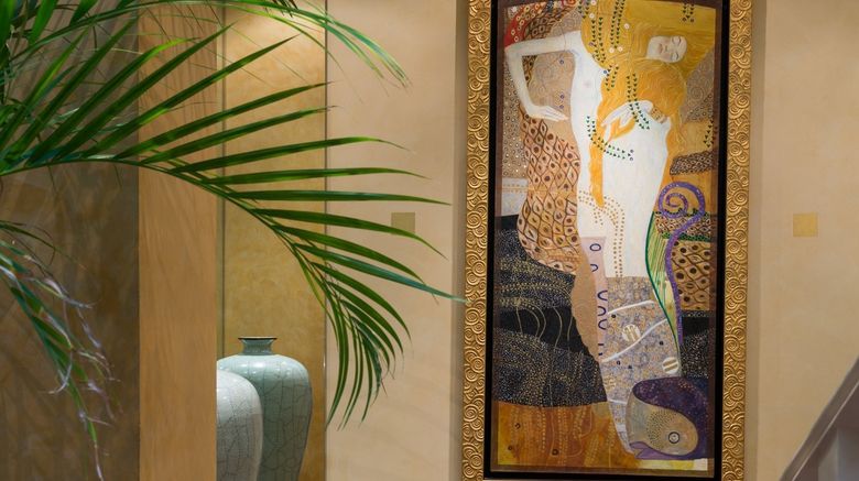 <b>Neuilly Park Hotel Lobby</b>. Images powered by <a href="https://www.leonardoworldwide.com/" title="Leonardo Worldwide" target="_blank">Leonardo</a>.