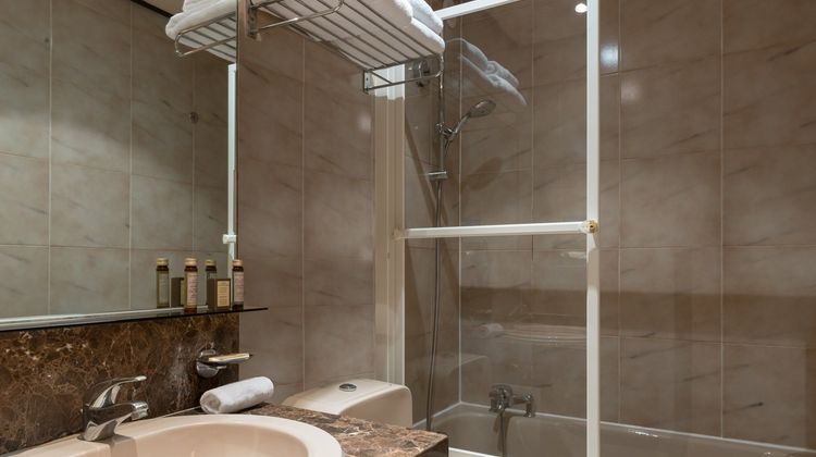 Neuilly Park Hotel Room