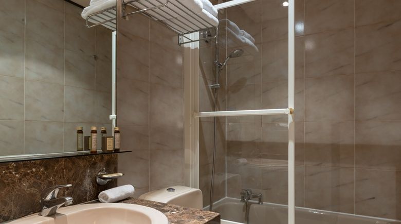 <b>Neuilly Park Hotel Room</b>. Images powered by <a href="https://www.leonardoworldwide.com/" title="Leonardo Worldwide" target="_blank">Leonardo</a>.