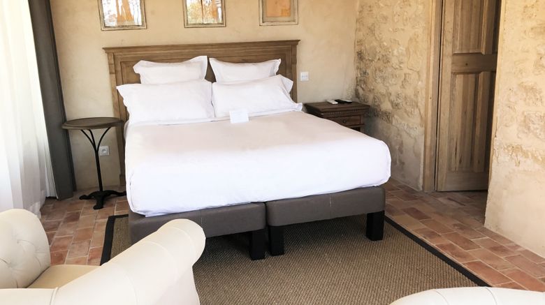 <b>Domaine de Fontenille Room</b>. Images powered by <a href="https://www.leonardoworldwide.com/" title="Leonardo Worldwide" target="_blank">Leonardo</a>.