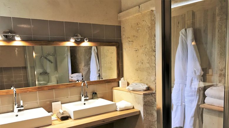 <b>Domaine de Fontenille Room</b>. Images powered by <a href="https://www.leonardoworldwide.com/" title="Leonardo Worldwide" target="_blank">Leonardo</a>.