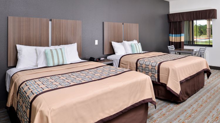 Scottish Inns & Suites Conroe TX Suite