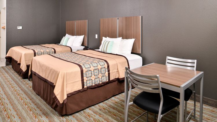 Scottish Inns & Suites Conroe TX Suite