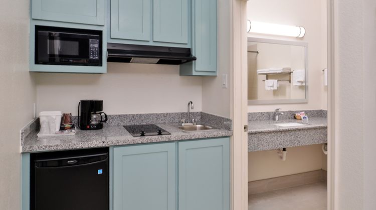 Scottish Inns & Suites Conroe TX Suite