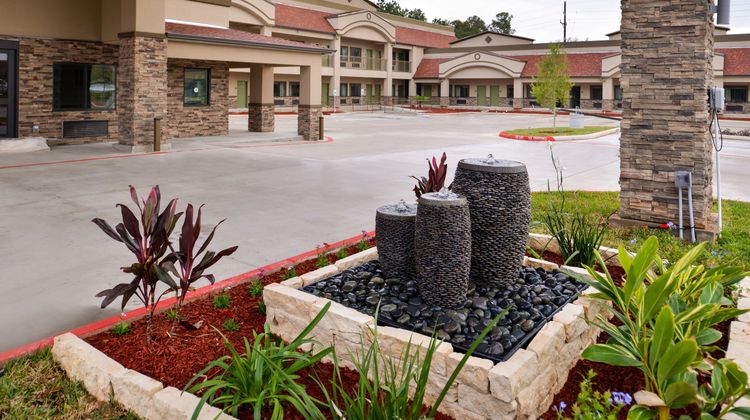 Scottish Inns & Suites Conroe TX Exterior
