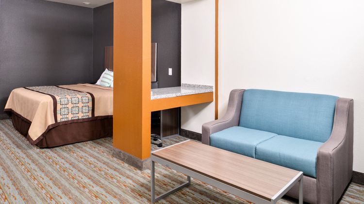Scottish Inns & Suites Conroe TX Room