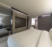 Hotel & Suites Normandin Room