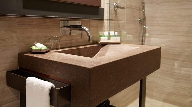 Hotel Le Dauphin Longueuil Room