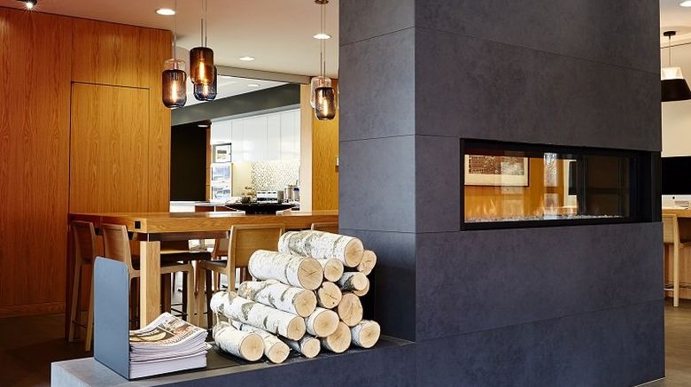 <b>Hotel Le Dauphin Longueuil Lobby</b>. Images powered by <a href="https://www.leonardoworldwide.com/" title="Leonardo Worldwide" target="_blank">Leonardo</a>.