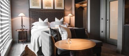 Dakota Leeds Room