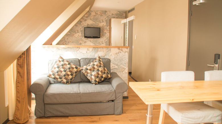 <b>Excelsior Batignolles Room</b>. Images powered by <a href="https://www.leonardoworldwide.com/" title="Leonardo Worldwide" target="_blank">Leonardo</a>.