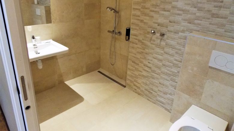 <b>Excelsior Batignolles Room</b>. Images powered by <a href="https://www.leonardoworldwide.com/" title="Leonardo Worldwide" target="_blank">Leonardo</a>.