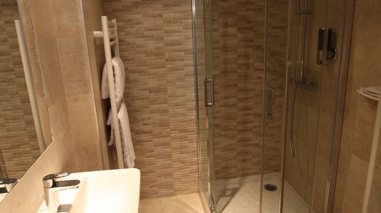 <b>Excelsior Batignolles Room</b>. Images powered by <a href="https://www.leonardoworldwide.com/" title="Leonardo Worldwide" target="_blank">Leonardo</a>.