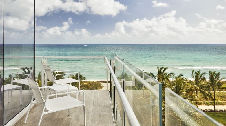 <b>Four Seasons Hotel at The Surf Club Room</b>. Images powered by <a href="https://www.leonardoworldwide.com/" title="Leonardo Worldwide" target="_blank">Leonardo</a>.