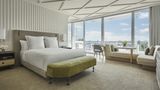 <b>Four Seasons Hotel at The Surf Club Room</b>. Images powered by <a href="https://www.leonardoworldwide.com/" title="Leonardo Worldwide" target="_blank">Leonardo</a>.