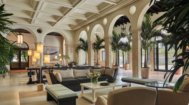 <b>Four Seasons Hotel at The Surf Club Lobby</b>. Images powered by <a href="https://www.leonardoworldwide.com/" title="Leonardo Worldwide" target="_blank">Leonardo</a>.