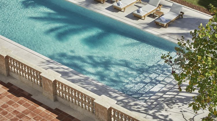 Four Seasons Hotel at The Surf Club Pool