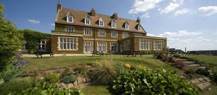 Golden Lion Hotel Exterior