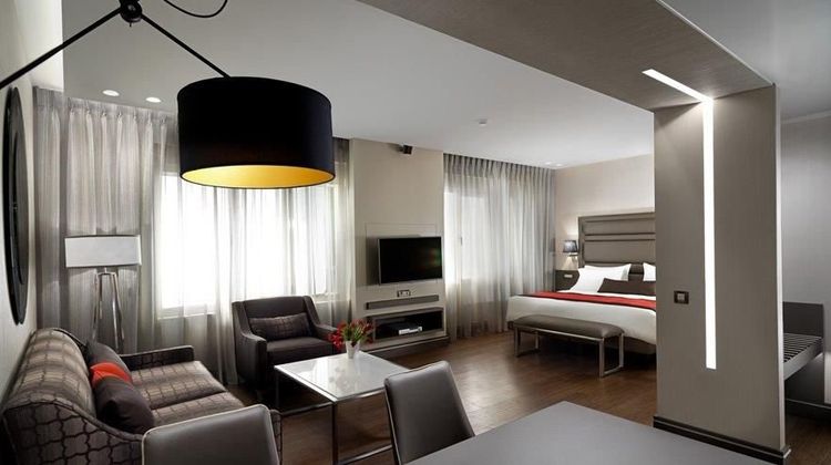 Holiday Suites Room