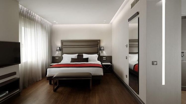 Holiday Suites Room
