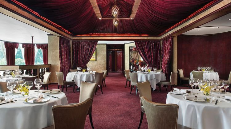 The Langham, Hong Kong Restaurant