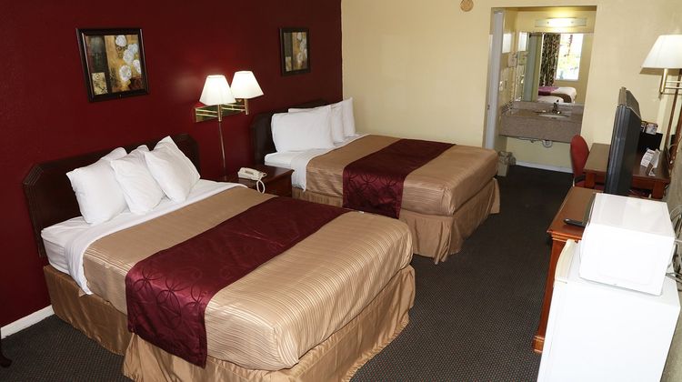Red Carpet Inn Room