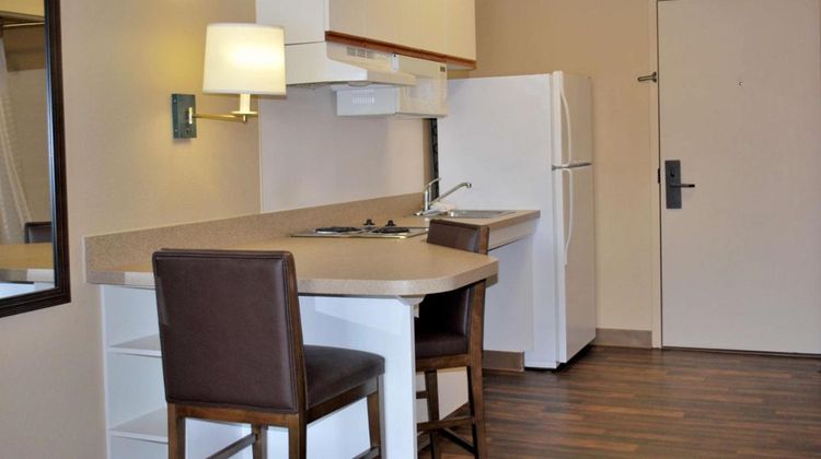 Candlewood Suites Beachwood Room