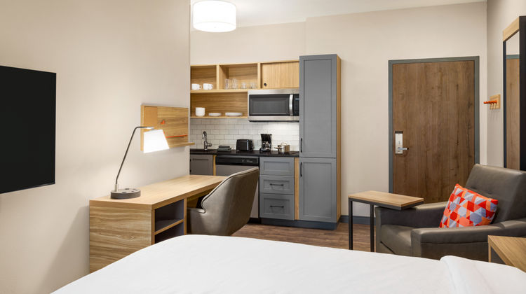 Candlewood Suites Coralville-Iowa City Room