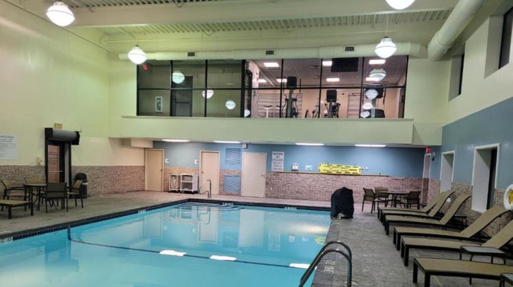 Holiday Inn Express Hotel and Suites Buf Pool