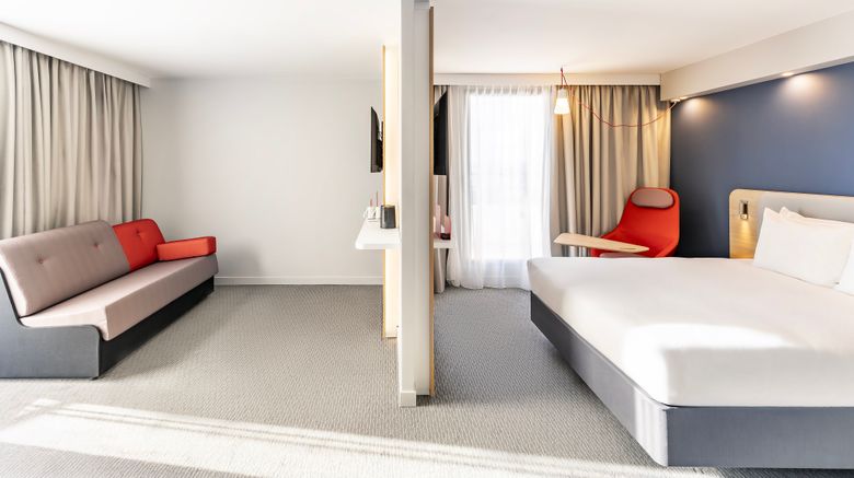<b>Holiday Inn Exp Poissy Suite</b>. Images powered by <a href="https://www.leonardoworldwide.com/" title="Leonardo Worldwide" target="_blank">Leonardo</a>.