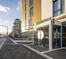 Holiday Inn Exp Poissy Exterior