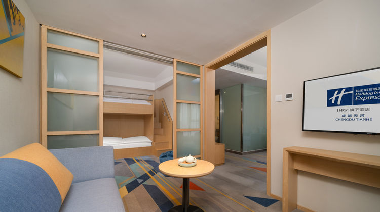 Holiday Inn Express Tianhe Suite