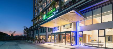 Holiday Inn Exp Puer Simao Exterior