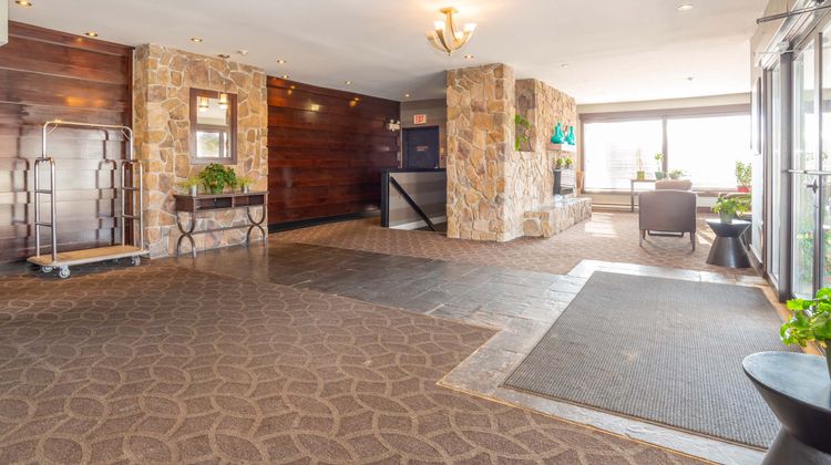 Sandman Inn Cranbrook Lobby